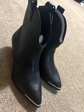 Black Pointed Toe Western Ankle Boots - Women's Stylish Chelsea Booties
